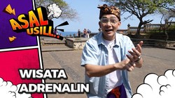 img-title Seru Banget! John Martin Jalan-jalan ke Pura Luhur Uluwatu