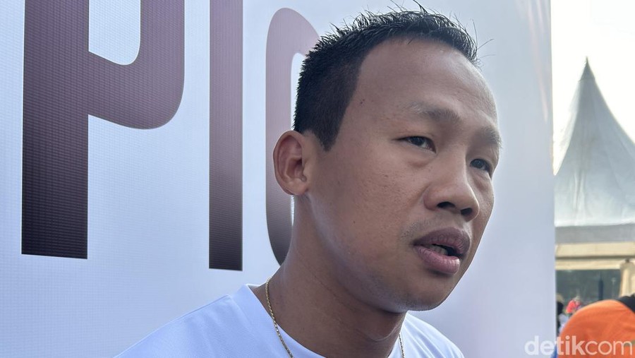 Daud Yordan Petinju Indonesia Daud Yordan saat ditemui di Olympic Day, kolaborasi Komite Olimpiade Indonesia (KOI) dengan Kedutaan Besar Prancis untuk Indonesia, yang berlangsung di Hockey Field, Gelora Bung Karno (GBK), pada Sabtu (22/6/2024).