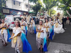 Meriahnya Festival HUT Kota Cimahi, Pawai Kendaraan Hias-Ngarak Cai