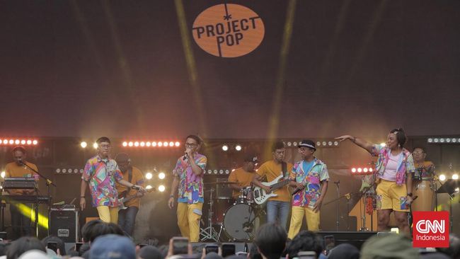 Project Pop turut meramaikan hari kedua Allo Bank Festival 2024 yang berlangsung di Istora Senayan Jakarta.