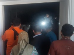 Terjebak Lift 20 Menit, 49 Santri Ponpes Alif Laam Miim Dievakuasi Lewat Plafon