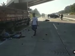 Penampakan Pajero Tabrak Truk Mogok di Tol Semarang-Batang, 4 Tewas