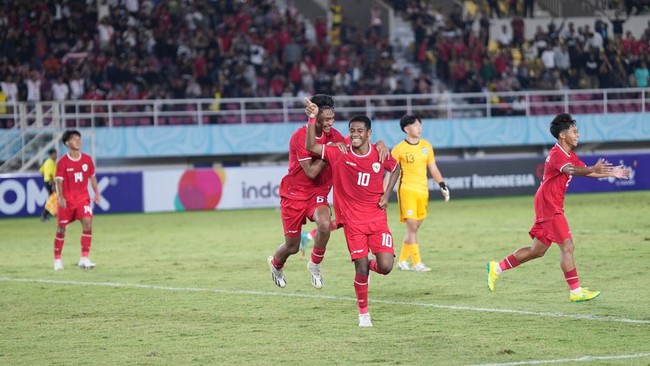 Laga Timnas U-16 antara Indonesia dan Filipina akan dilaksanakan malam ini di Stadion Manahanl Kick off pukul 19.30 WIB.