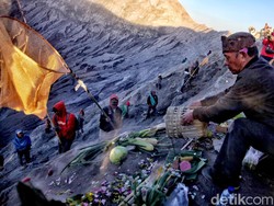 Kawasan Bromo Ditutup Sementara Saat Yadnya Kasada 10-13 Juni 2025