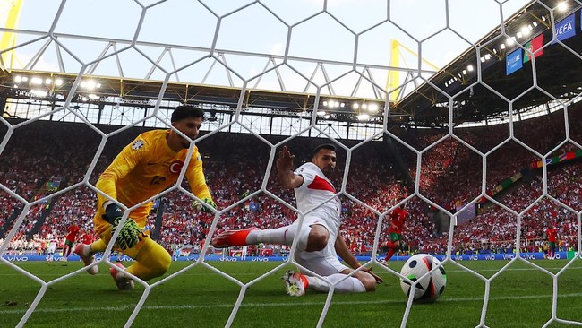 Portugal unggul 2-0 atas Turki di babak pertama pada matchday kedua Grup F Euro 2024 di Signal Iduna Park, Sabtu (22/6).