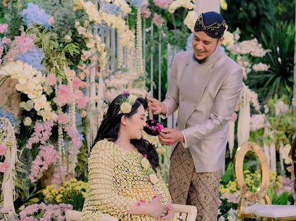Mengenal Tingkeban Tradisi Kehamilan yang Digelar Via Vallen, Maknanya Dalam Bun
