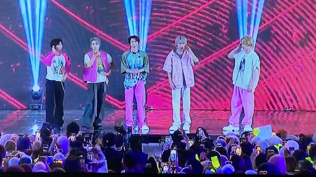 WayV Guncang Allo Bank Festival 2024 dengan Penampilan Legendaris "On My Youth"