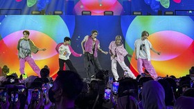 WayV Pukau Penonton Allo Bank Festival 2024 lewat She A Wolf
