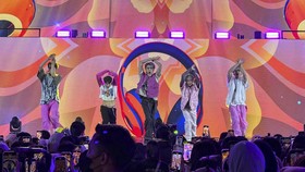 On My Youth dari WayV Gebrak Panggung Allo Bank Festival 2024