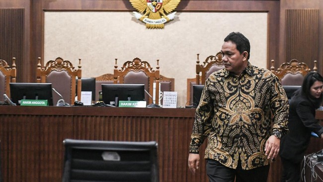 Mahkamah Agung (MA) menolak kasasi mantan personil III Badan Pemeriksa Keuangan (BPK) RI 2019-2024 Achsanul Qosasi. Ia tetap dihukum 2,5 tahun penjara.