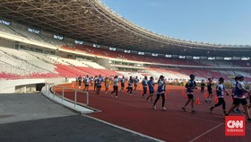 Peserta BTN Jakarta International Marathon Padati Garis Finis di SUGBK