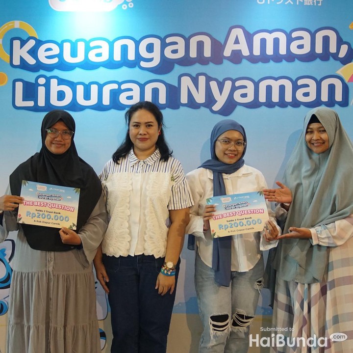 <p>Acara kemudian dilanjutkan dengan games kelompok yang berhadiah menarik. Para member HaiBunda Squad yang hadir tampak begitu antusias mengikuti games ini. (Foto: haibunda.com/Atmaja Kurniawan)</p>