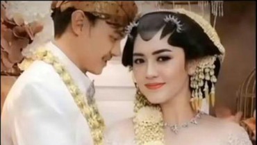 Foto Pakai Baju Pengantin di Pelaminan, Happy Asmara & Gilga Sahid Diam-diam Menikah?