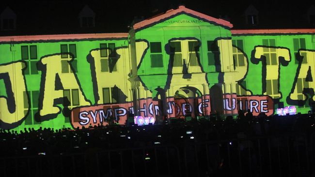 Acara Jakarta Light Festival merupakan pertunjukan musik dan video mapping yang digelar di Kota Tua, Jakarta Barat, pada 30-31 Desember 2024.