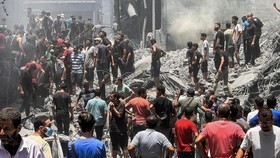 42 Tewas Usai Israel Hantam Kamp Pengungsi dan Rumah Warga Palestina
