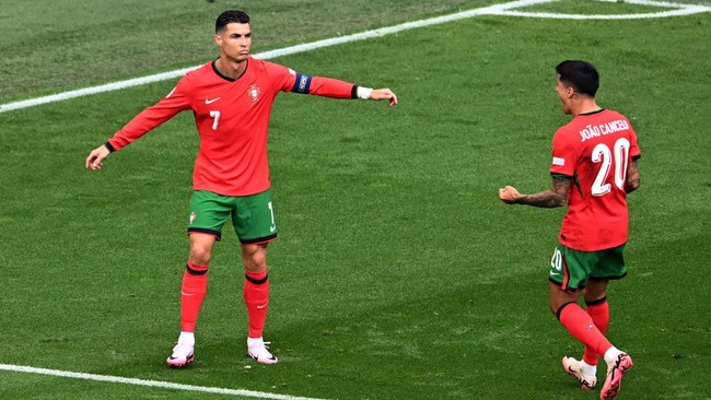 Tak hanya memegang rekor pencetak gol terbanyak Euro, Cristiano Ronaldo juga kini jadi raja assist dalam sejarah turnamen antarnegara Eropa.