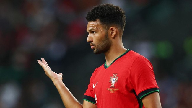 Steward pertandingan Turki vs Portugal dalam Euro 2024 melakukan kecerobohan yang membuat striker Goncalo Ramos cedera, Sabtu (22/6).