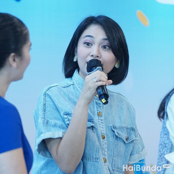 <p>Taklshow HaiBunda dan J TRUST BANK dengan tema 'Keuangan Aman, Liburan Nyaman' diadakan pada Minggu (23/6/2024) di Youreka Kuningan City, Jakarta. Talkshow dibuka dengan penjelasan seputar tips keuangan di masa liburan dari pakar Professional Financial Planner, Wulan Siahaan, CFP®️. (Foto: haibunda.com/Atmaja Kurniawan)</p>