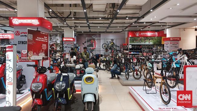 Transmart Diskon Besar-besaran, Sepeda Dijual Rp600 Ribuan - CNN Indonesia
