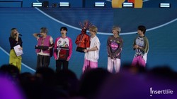 Tampil di Allo Bank Festival 2024, 7 Momen Gemas WayV Dapat Boneka Ondel-ondel