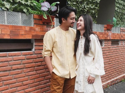 5 Potret Deva Mahenra Pemeran Aris 'Ipar Adalah Maut', Romantis dengan Mikha Tambayong