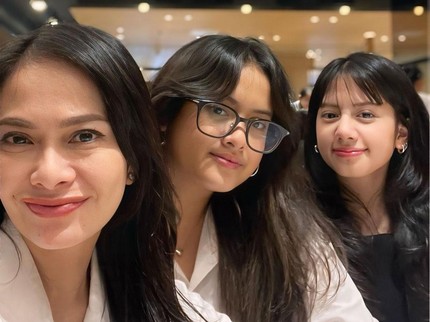 7 Potret Ersa Mayori Bareng Kedua Putrinya yang Dipuji Cantik seperti Hong Hae In hingga Jisoo