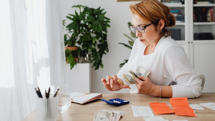 Ilustrasi Libra saat melakukan anggaran keuangan/Foto: pexels.com/karolina-grabowska