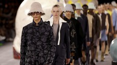 Kreasi Menswear Level Couture dari Kim Jones untuk Christian Dior