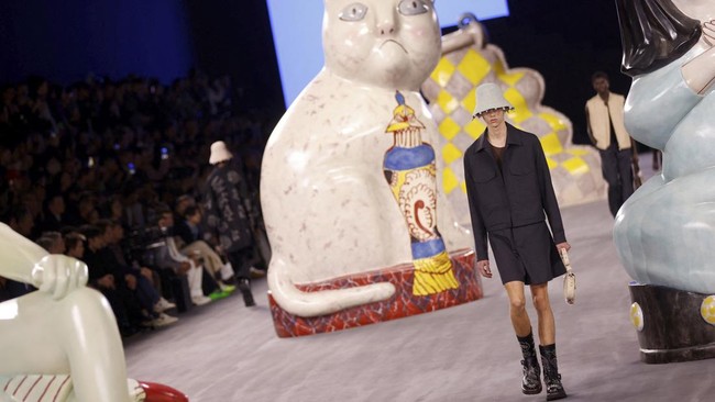 FOTO: Menswear Level Couture ala Kim Jones untuk Dior