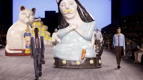 FOTO: Menswear Level Couture ala Kim Jones untuk Dior