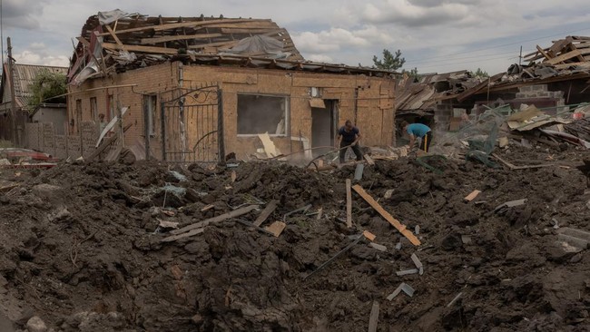 Rusia serang kota Pokrovsk di Ukraina timur pada Senin (24/6), menewaskan empat warga sipil dan melukai puluhan orang, termasuk anak-anak.