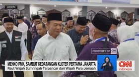 VIDEO: Menko PMK Sambut Kedatangan Kloter Pertama Jakarta
