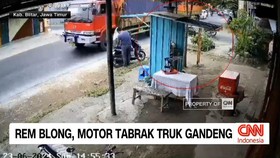 VIDEO: Rem Blong, Motor Tabrak Truk Gandeng