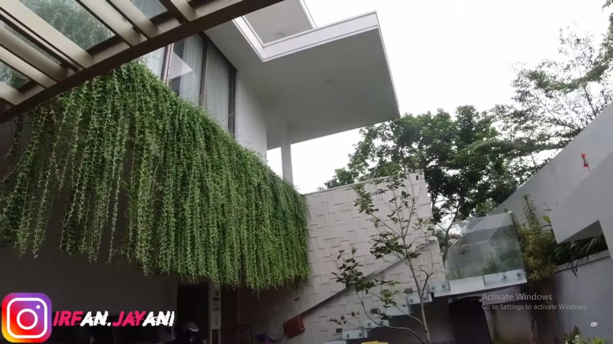 Penampakan rumah Dewi Perssik&period;