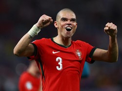 Pepe Resmi Pensiun di Usia 41 Tahun