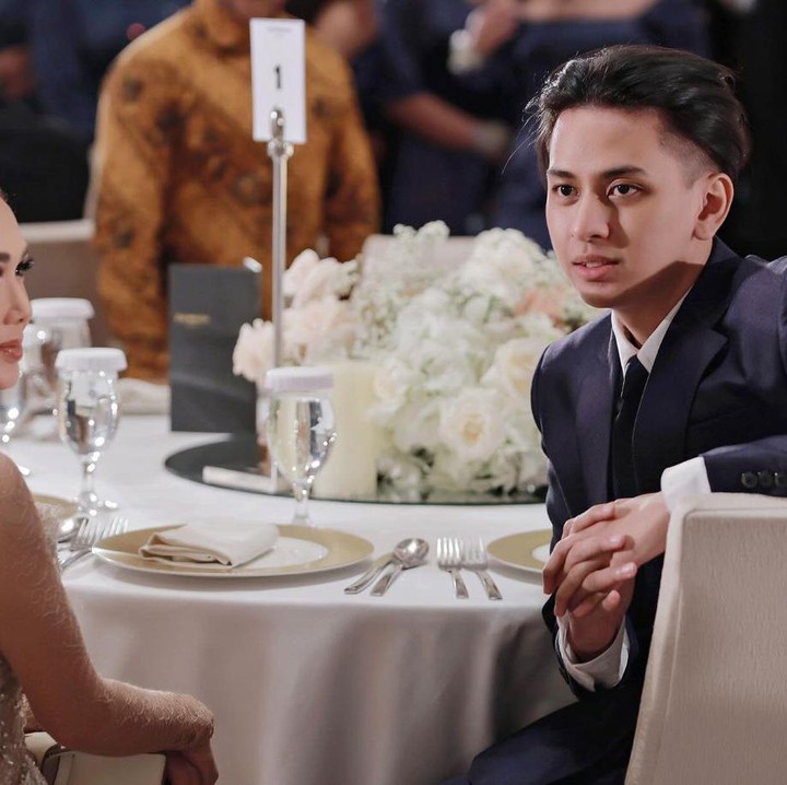 <p>Yuni sendiri sering mengunggah momen kebersamaannya bersama Cavin pada laman Instagram. Belum lama ini, keduanya diketahui menghadiri sebuah acara formal bersama. (Foto: Instagram: @yunishara36)</p>