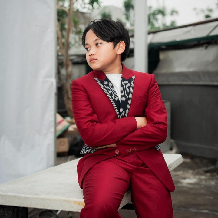 <p>Putra bungsu komedian Sule dan mendiang Lina, Ferdynand Adriansyah, tengah menarik perhatian netizen. Bukan tanpa alasan, Ferdy turut terjun ke dunia hiburan mengikuti Ayah dan ketiga kakaknya, Rizky Febian, Putri Delina, dan Rizwan atau Njan. (Foto: Instagram: @ferdy_fas)</p>