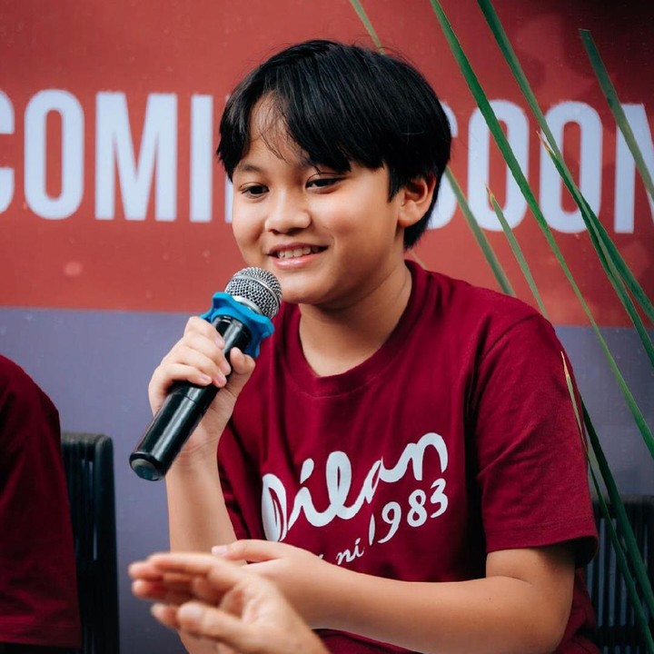 <p><em>Dilan 1983: Wo Ai Ni</em> merupakan film adaptasi novel Pidi Baiq dengan judul sama. Film ini adalah prekuel dari beberapa film sebelumnya yakni <em>Dilan 1990, Dilan 1991, Milea: Suara dari Dilan</em>, dan<em> Anchika: Dia yang Bersamaku 1995.</em> (Foto: Instagram: @ferdy_fas)</p>