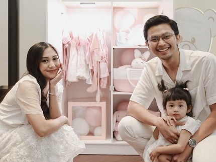 5 Potret Gender Reveal Kehamilan Kedua Nona Willy, Bakal Hadir Baby Girl Lagi!
