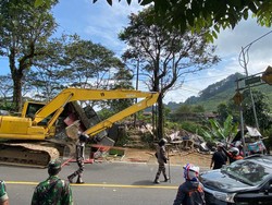 Sebagian PKL di Puncak Bogor Protes Saat Direlokasi, Lalin Sempat Tersendat