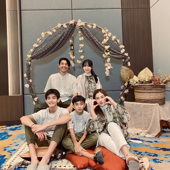 <p>Sosok Regas sendiri sering menarik perhatian netizen, Bunda. Tidak hanya memiliki wajah yang tampan, remaja 13 tahun ini juga memiliki tinggi badan yang bikin netizen salah fokus, lho. (Foto: Instagram: @hestipurwadinata)</p>