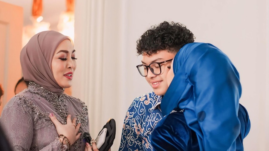 Reza Artamevia dan Angelina Sondakh Reza Artamevia dan Angelina Sondakh