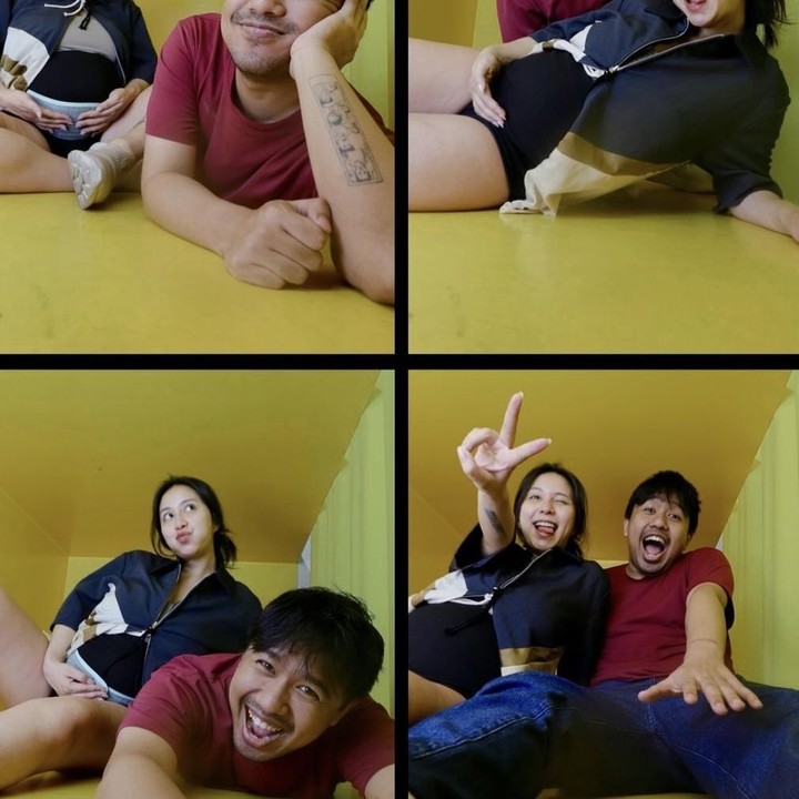 <p>Seperti turis pada umumnya, Clairine Clay dan Joshua Suherman sempat mengambil potret dengan mesin photo booth ala Korea Selatan. Meski keduanya sebentar lagi akan menjadi orang tua, mereka tetap berjiwa muda ya, Bunda. (Foto: Instagram @clairineclay).</p>