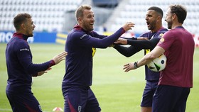 Walker-Trippier Ribut, Internal Inggris Panas Jelang Lawan Slovenia