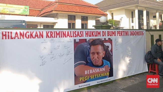 Sidang praperadilan gugatan penetapan tersangka Pegi Setiawan alias Perong dalam kasus pembunuhan Vina digelar di Pengadilan Negeri Bandung, hari ini.