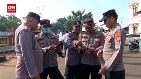 VIDEO: Cegah Judi Online, Polsek Pondok Aren Razia HP Anggota