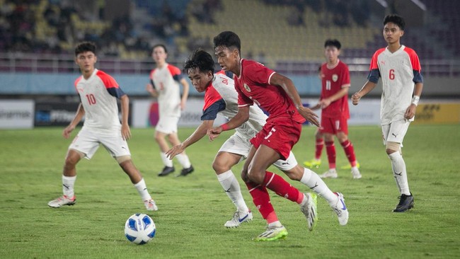 Dengan 10 pemain Timnas Indonesia U-16 kalah dari Australia di semifinal Piala AFF U-16 2024 berlangsung di Stadion Manahan, Solo, Senin (1/7) malam.