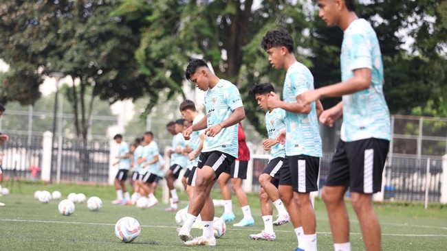 Pelatih Timnas Indonesia U-19 Indra Sjafri memanggil 33 pemain untuk jalani pemusatan latihan (TC) di Jakarta jelang Piala AFF U-19 2024.