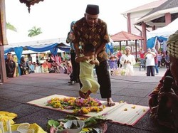 Mengenal Botatah, Tradisi Turun Tanah Anak di Masyarakat Pasaman