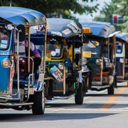 11 Moda Transportasi Umum Paling Unik di Dunia, Ada Bajaj hingga Andong dari Indonesia!
